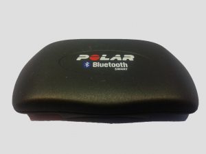 El polar V800 es un pulsometro con GPS de gama alta que probablemente sea el modelo que más nos ofrezca por menos precio. Estéticamente es bonito y los acabados son de calidad.