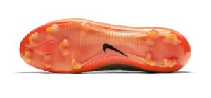 Nike Mercurial Superfly 5 de Cristiano se caracterizan por tener un físico imponente, como el de un atleta velo-cista. Su potencia, tanto para correr como para disparar son envidiables, y es por ello que necesitan unas botas adecuadas que cubran todas estas características.